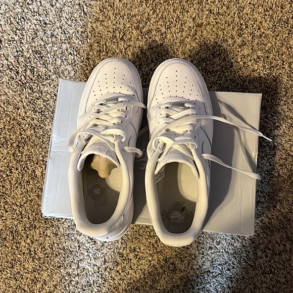 Men’s Nike Air Forces - Picture 4 of 4